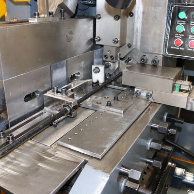 त्वरित मोल्ड-परिवर्तन स्वचालित यू-बेंडिंग मशीन: कस्टम ऑर्डर के लिए 3 मिनट का स्विच